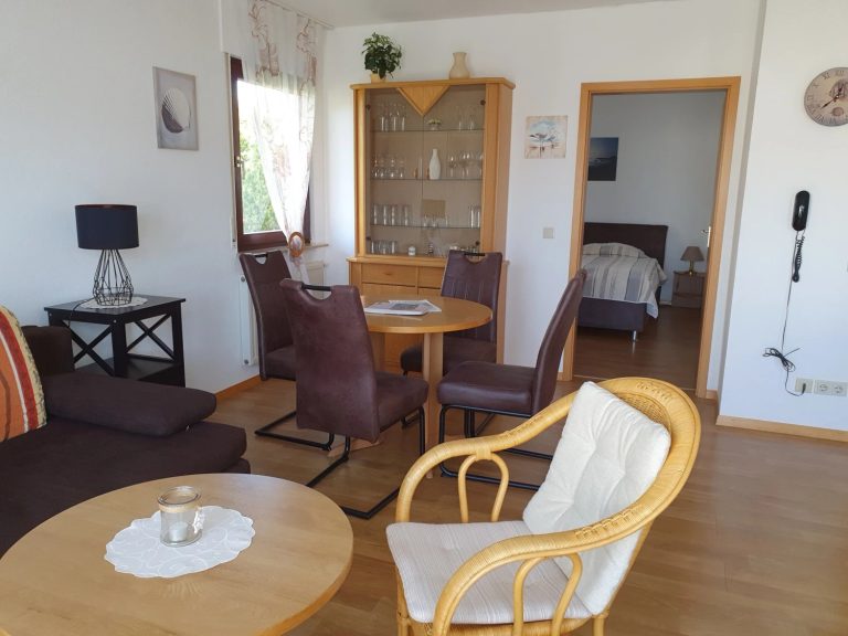 Wohnzimmer mit Essbereich