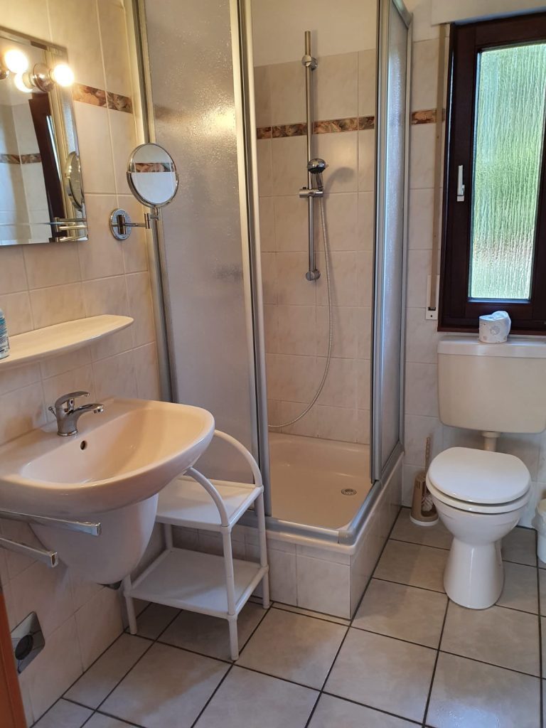 Badezimmer mit Tageslicht